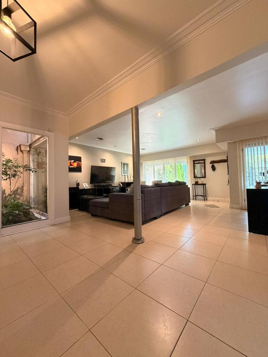 Casa en Divino Rostro 6 ambientes con quincho y piscina