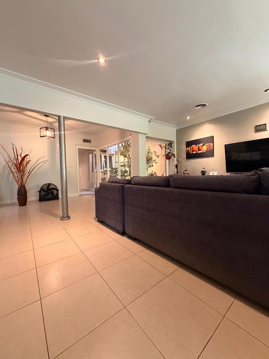 Casa en Divino Rostro 6 ambientes con quincho y piscina