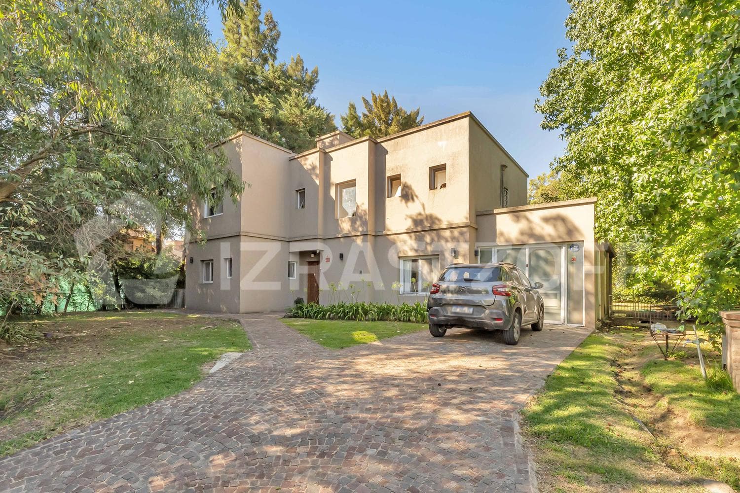 Four-bedroom house for sale in La Delfina on a large lot