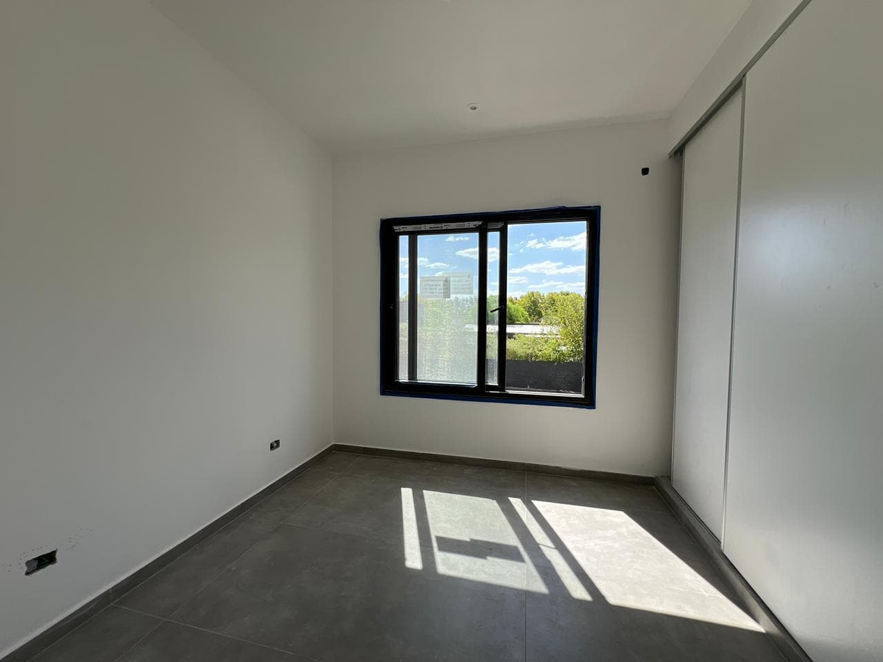 Brand-new house for sale, overlooking the lagoon with a pool, in Laguna Grande, Villanueva