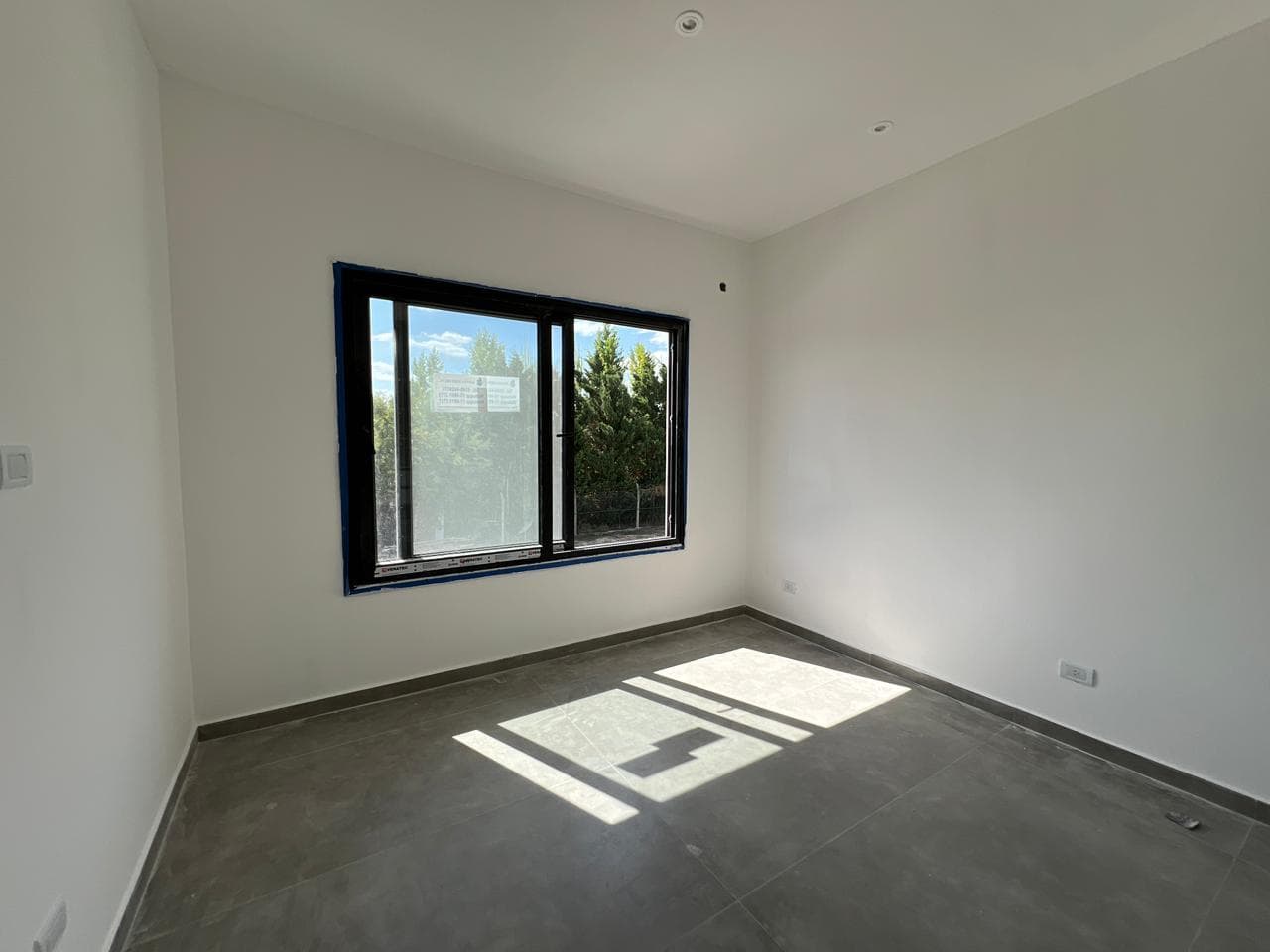 Brand-new house for sale, overlooking the lagoon with a pool, in Laguna Grande, Villanueva