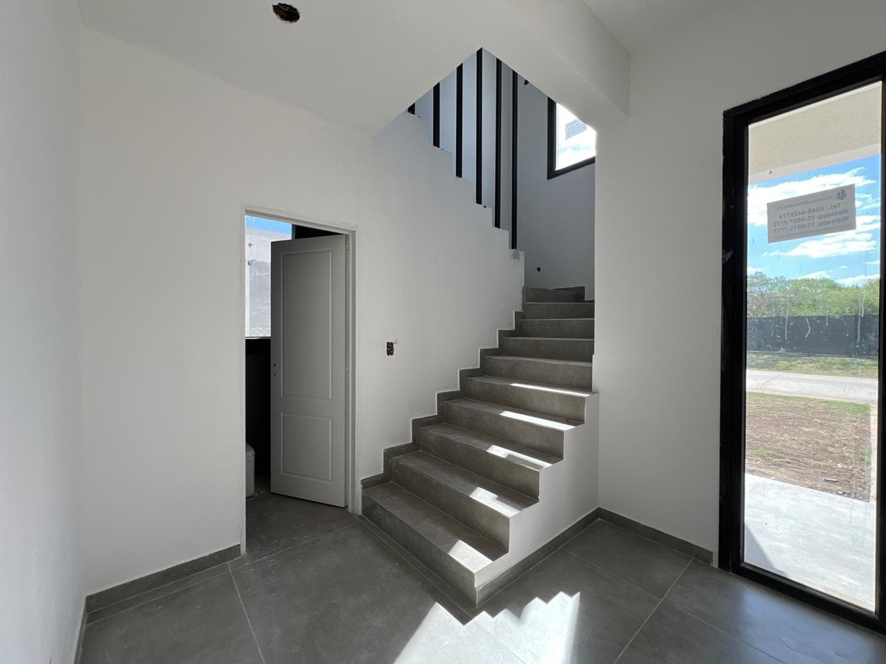 Brand-new house for sale, overlooking the lagoon with a pool, in Laguna Grande, Villanueva