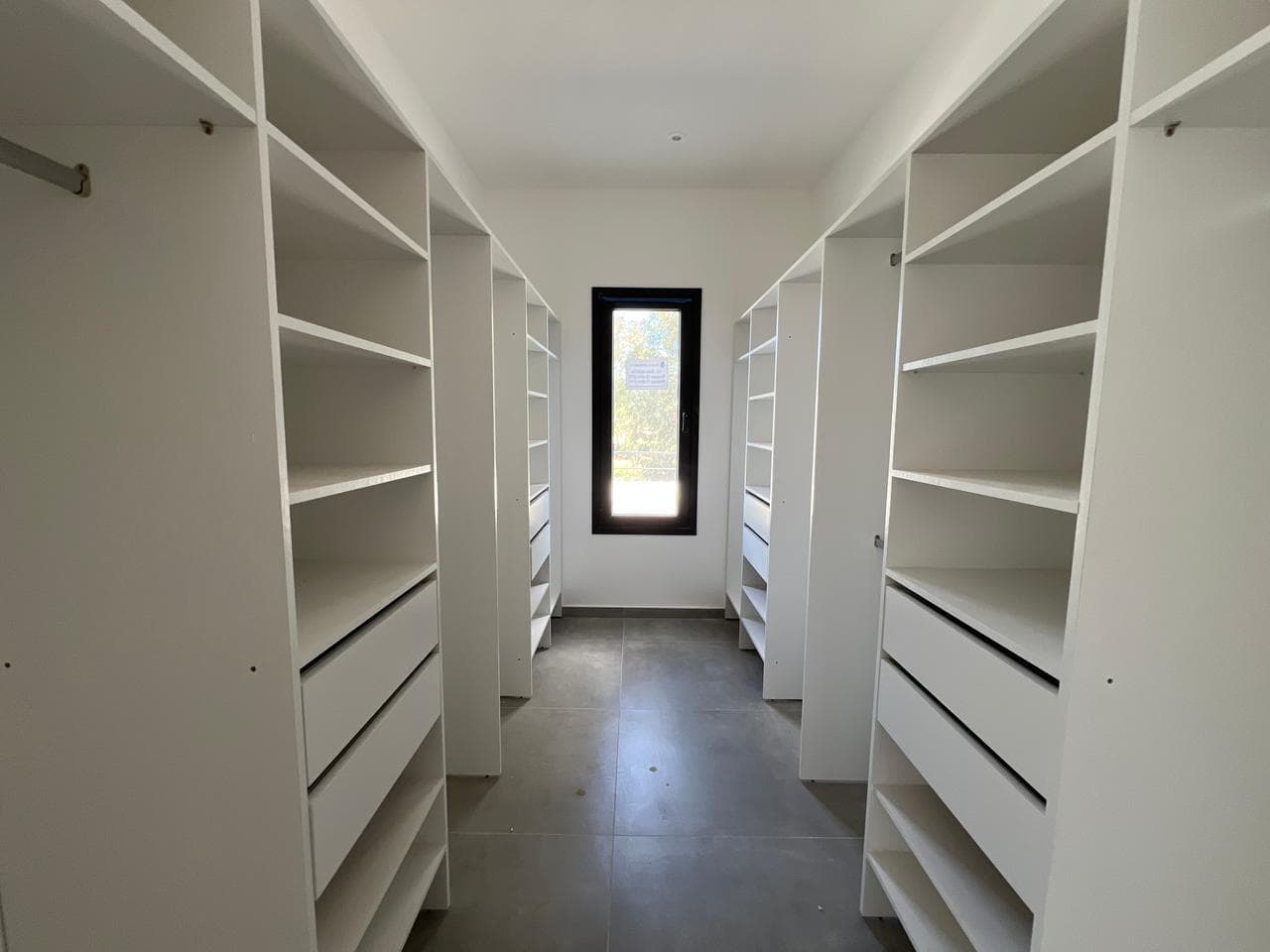 Brand-new house for sale, overlooking the lagoon with a pool, in Laguna Grande, Villanueva