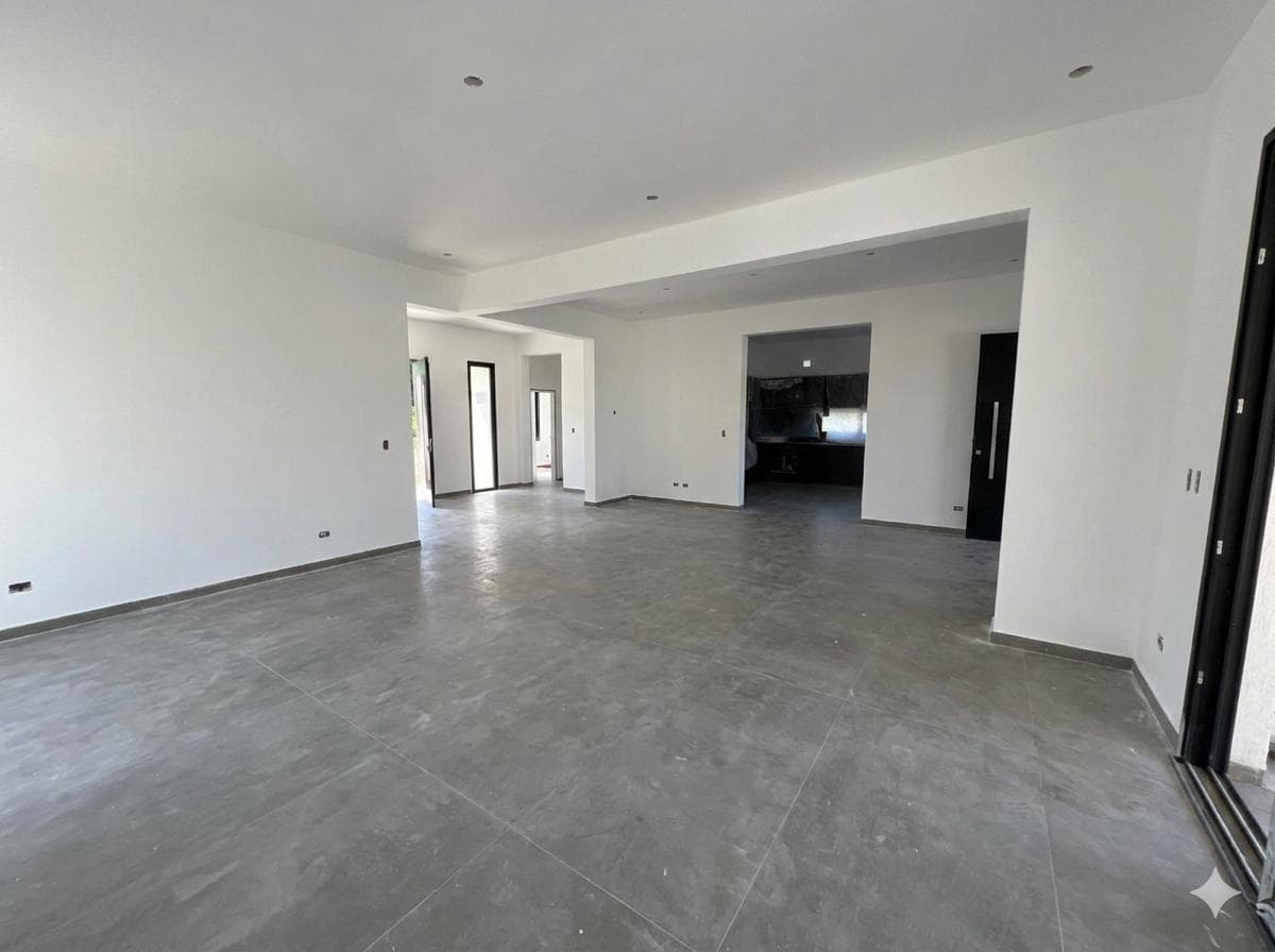 House for Sale by the Lagoon with a Brand-New Pool