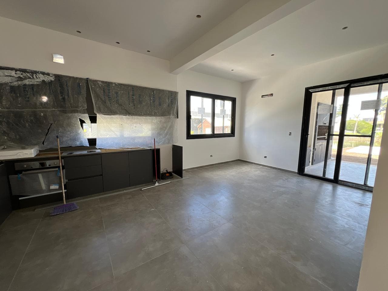 House for Sale by the Lagoon with a Brand-New Pool