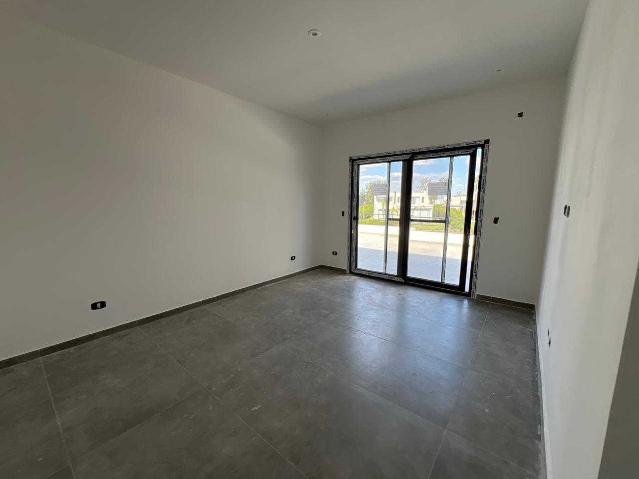 Brand-new house for sale, overlooking the lagoon with a pool, in Laguna Grande, Villanueva