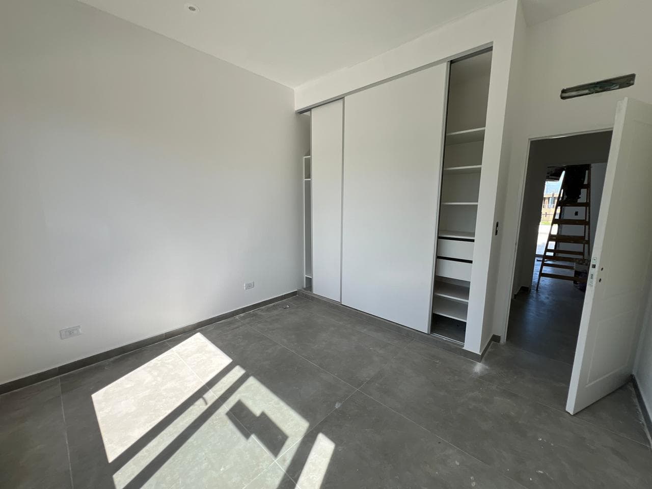 Brand-new house for sale, overlooking the lagoon with a pool, in Laguna Grande, Villanueva