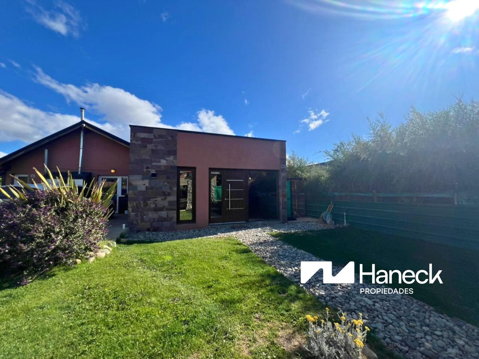 FOR SALE: 3-bedroom single-story house in Dina Huapi