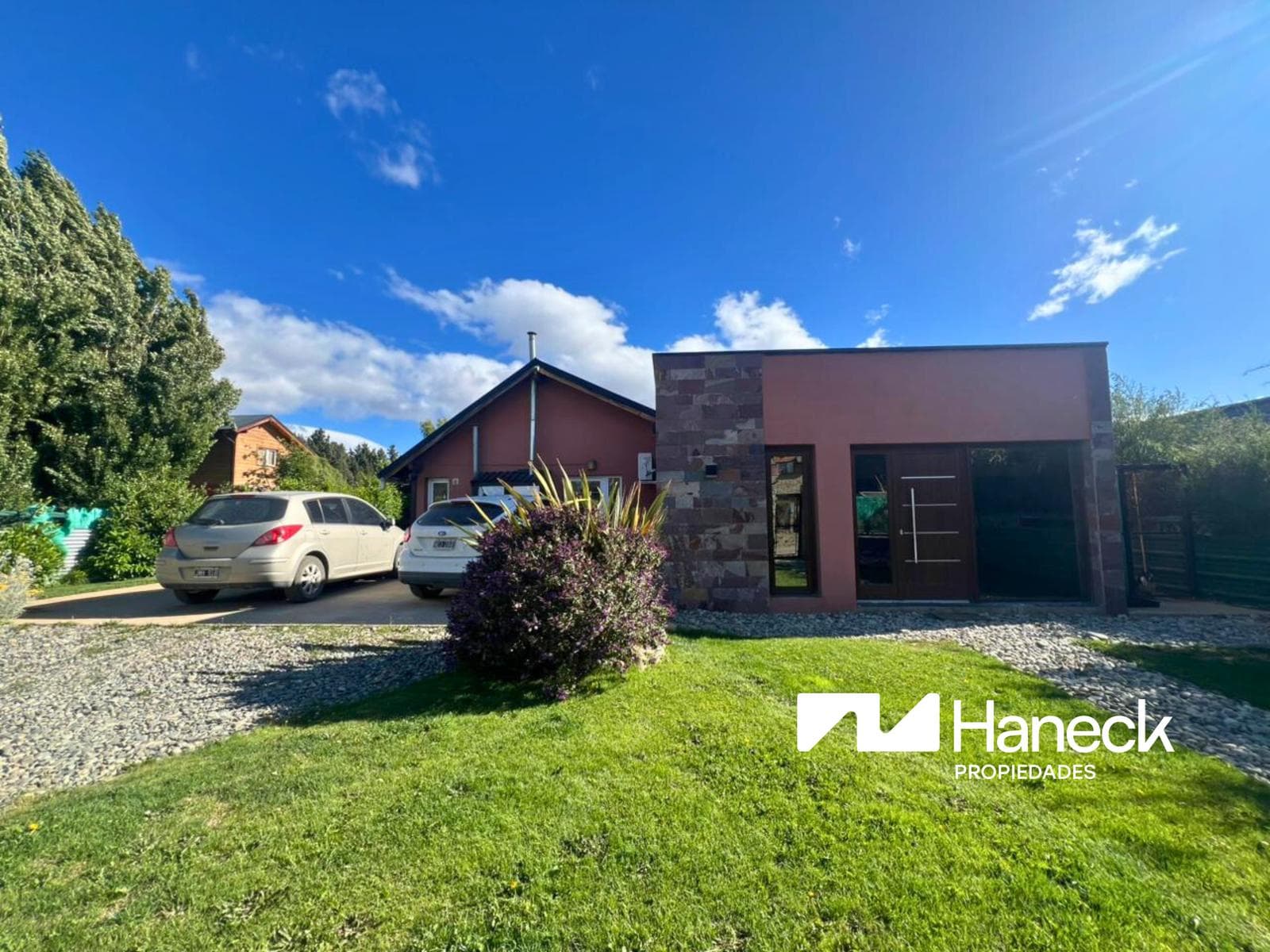FOR SALE: 3-bedroom single-story house in Dina Huapi