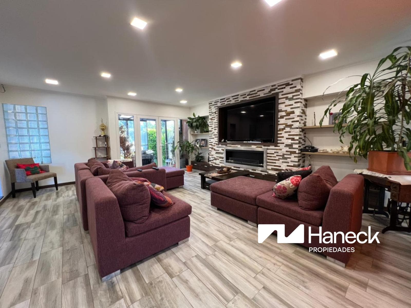 FOR SALE: 3-bedroom single-story house in Dina Huapi