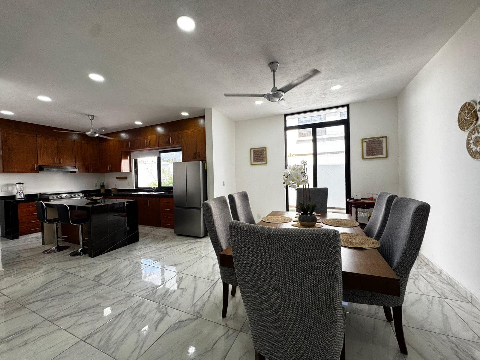 2-bedroom house with a private pool