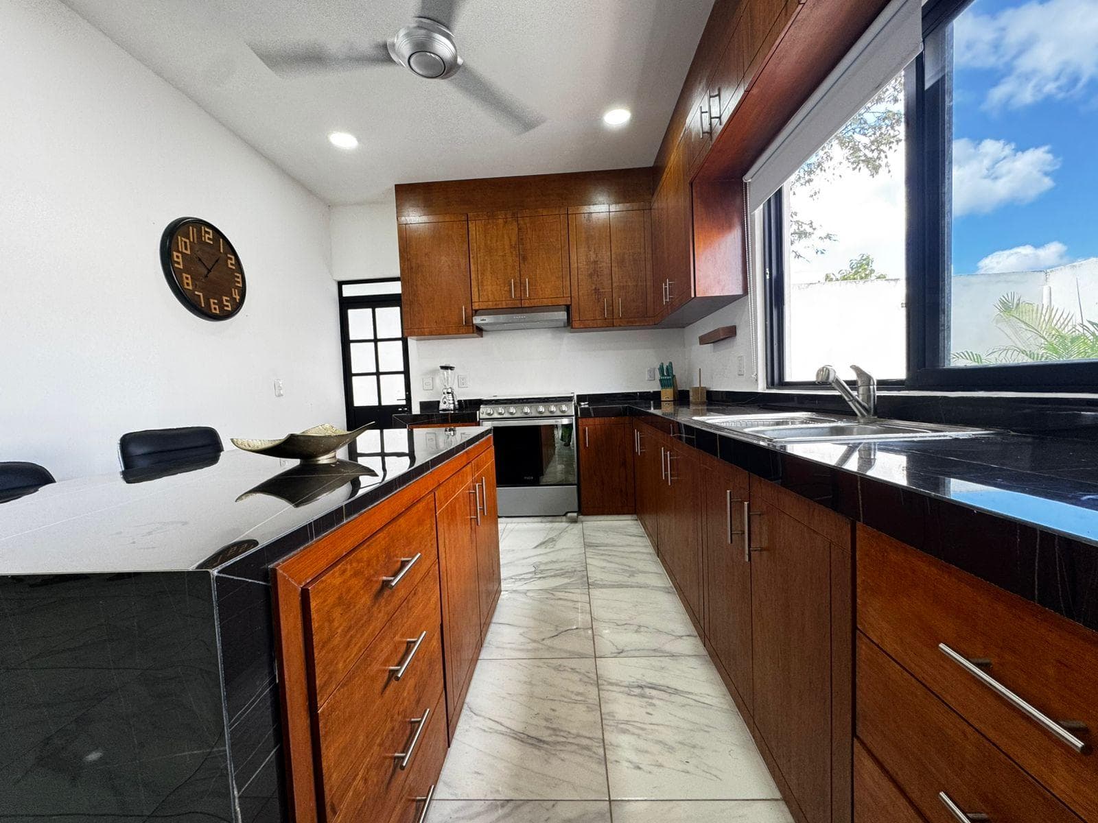2-bedroom house with a private pool