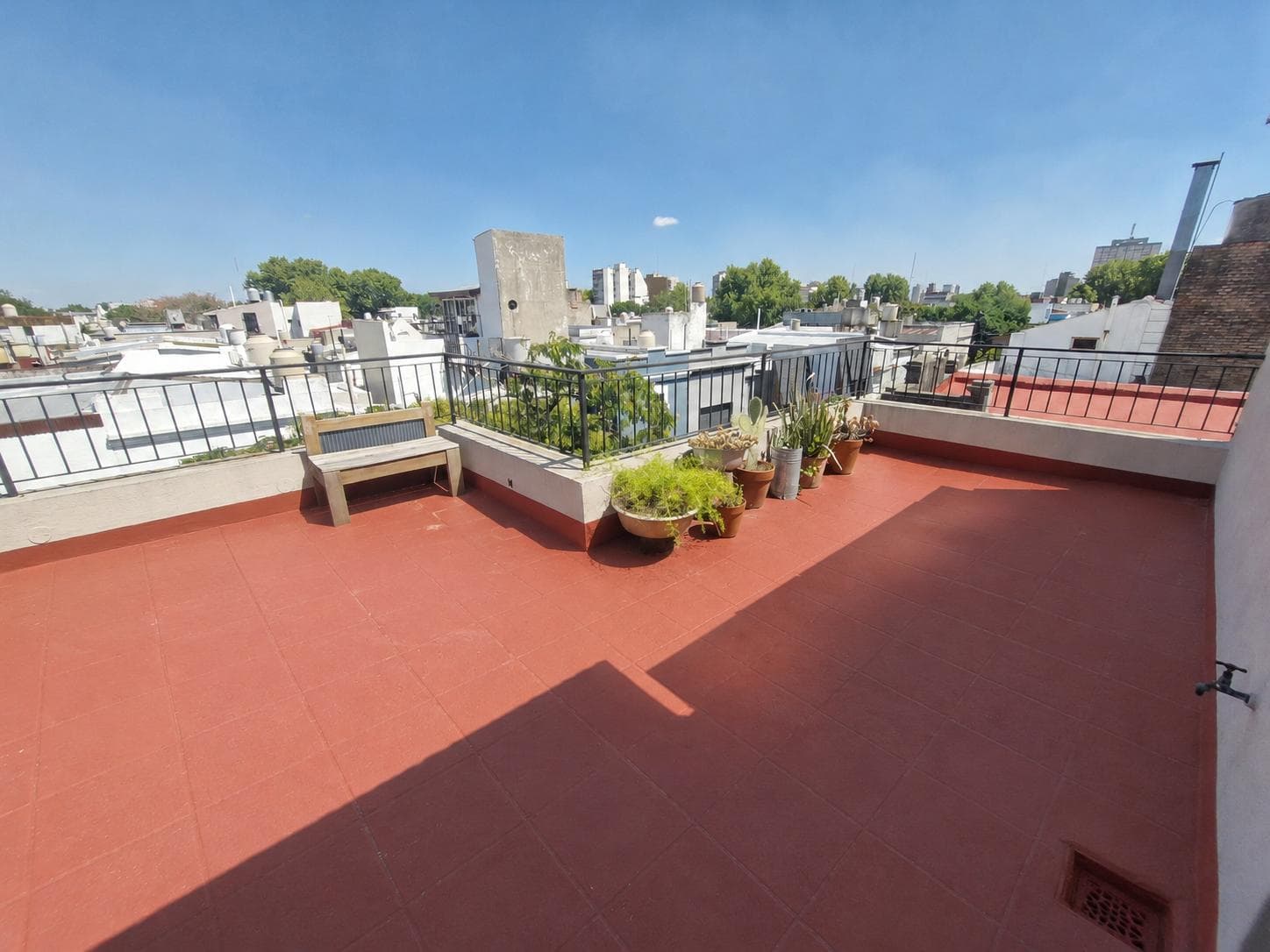 4-Room House for Sale in Liniers with a Patio and Terrace