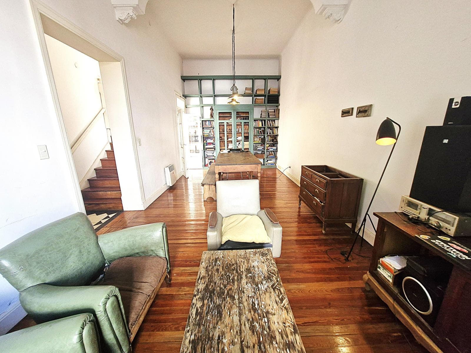 4-Room House for Sale in Liniers with a Patio and Terrace