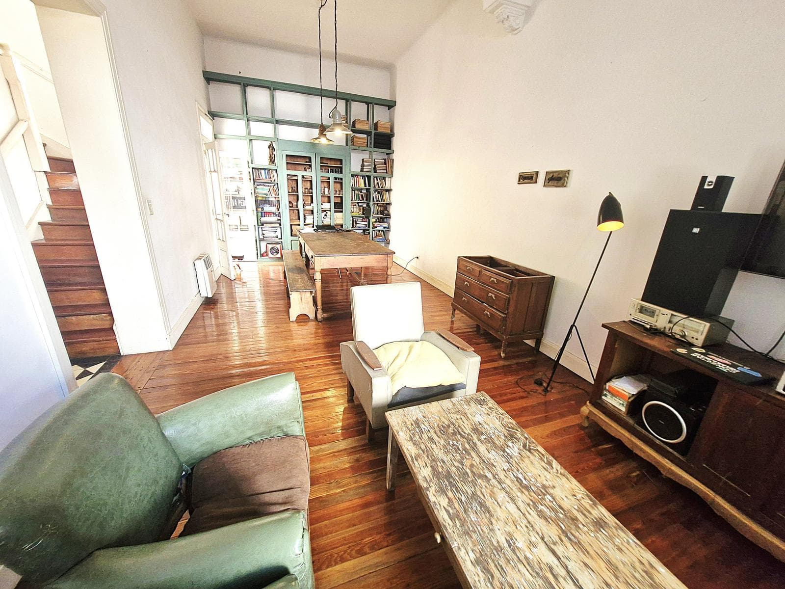 4-Room House for Sale in Liniers with a Patio and Terrace