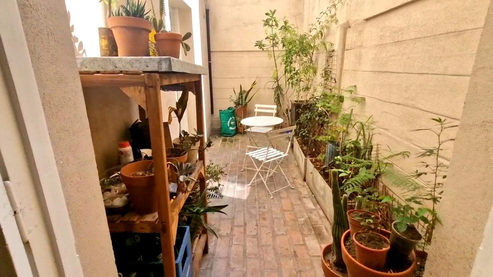 4-Room House for Sale in Liniers with a Patio and Terrace