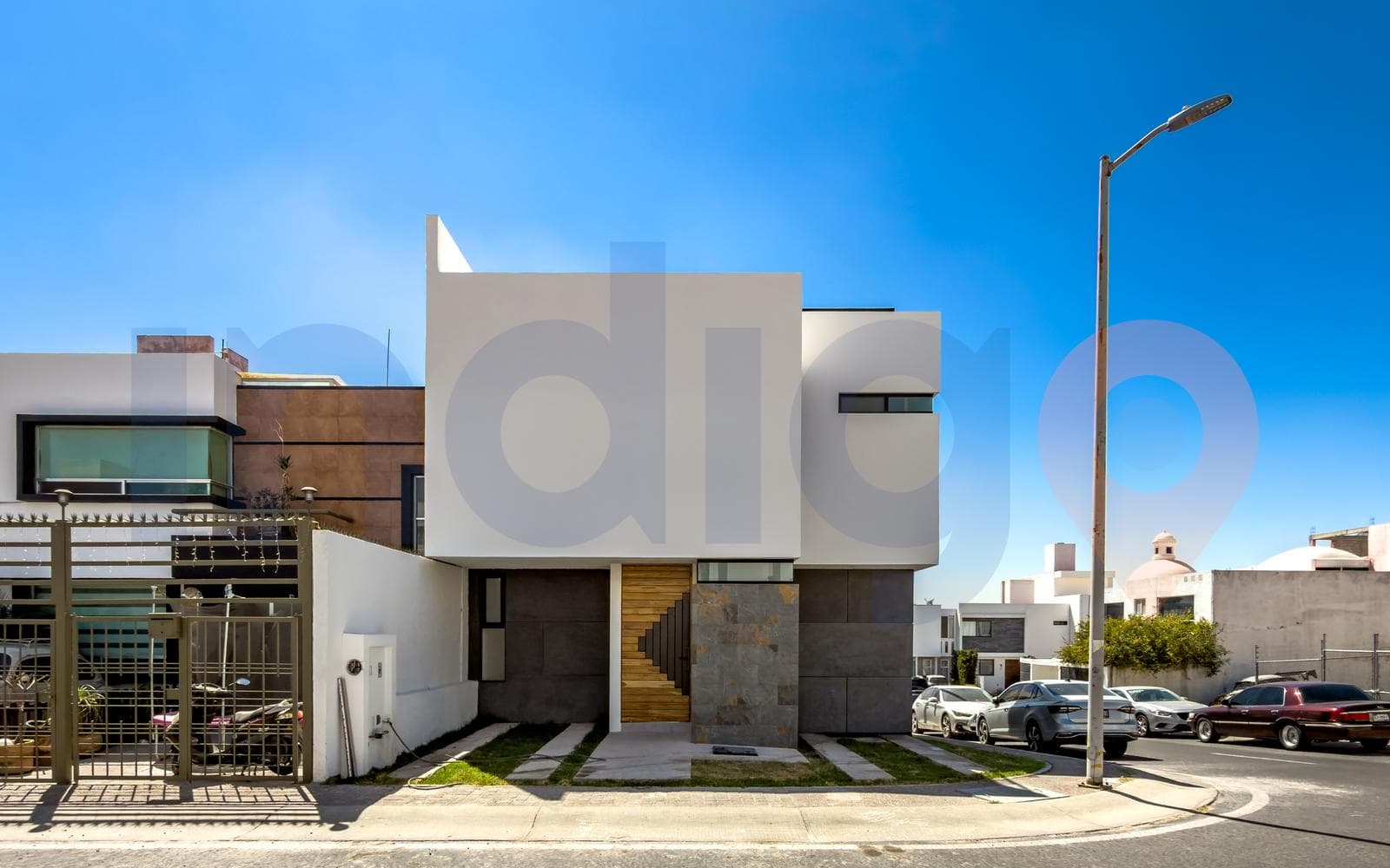 House for Sale in El Mirador (corner lot)