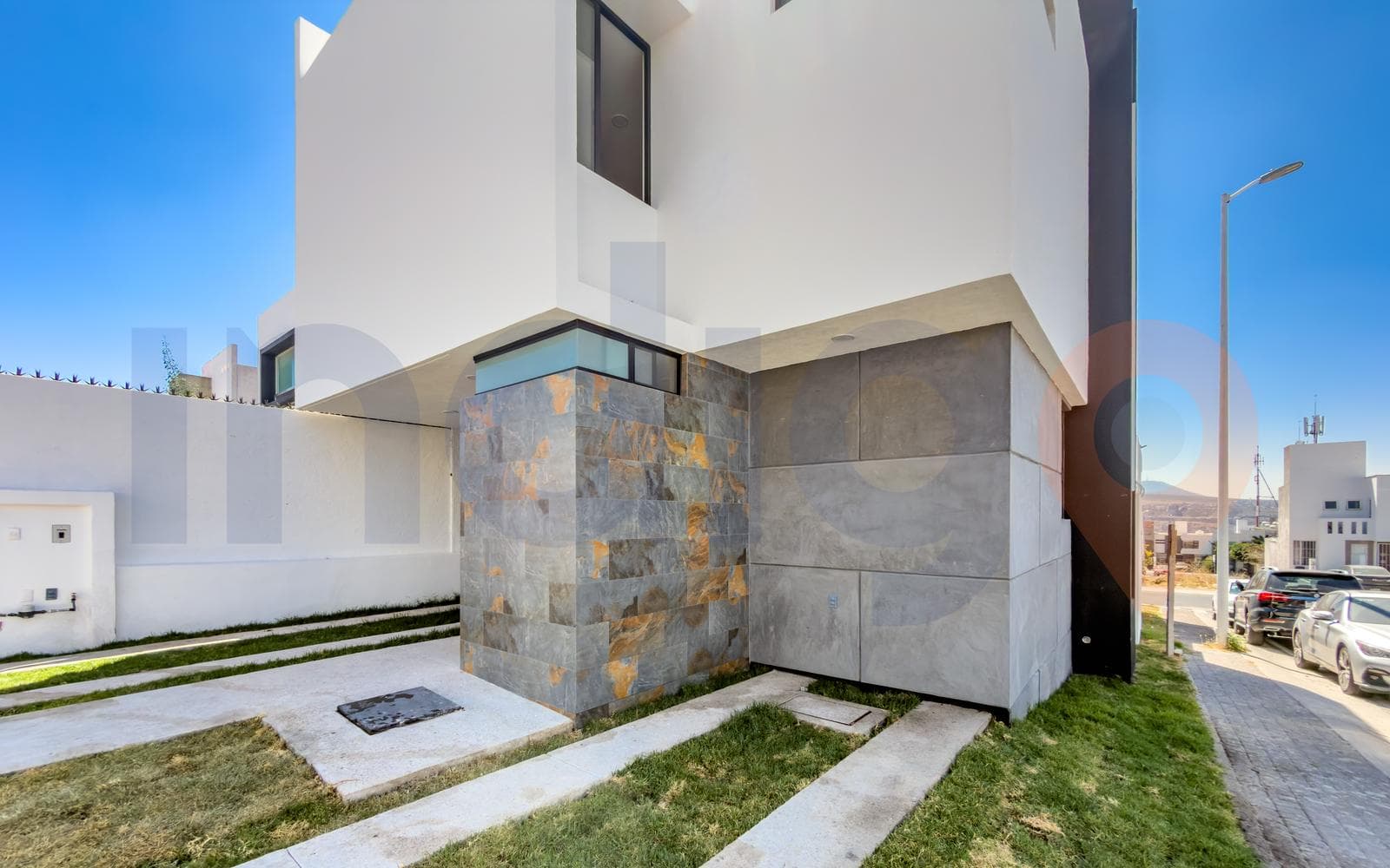 House for Sale in El Mirador (corner lot)