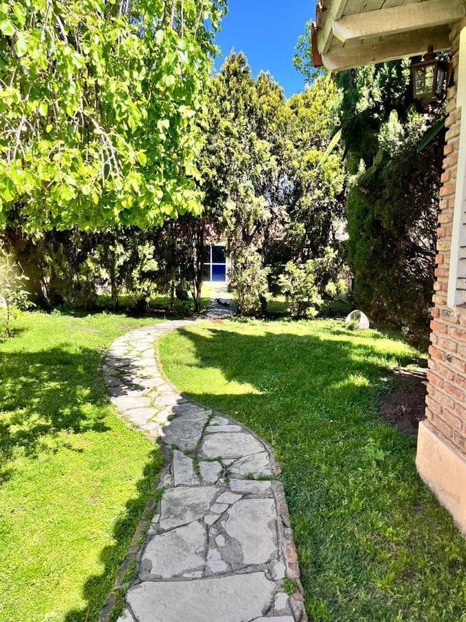 Casa 5 Ambientes en Lomas con Gran Patio