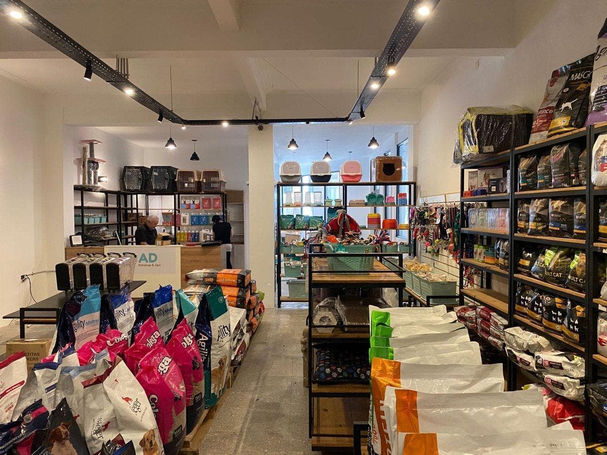 WELL-KNOWN PET SHOP FOR SALE