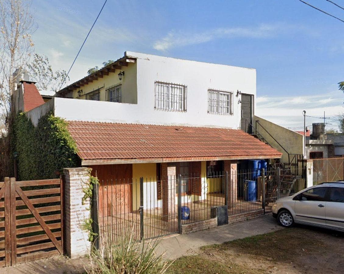 Casa con Departamento en BURZACO. GRAN OPORTUNIDAD