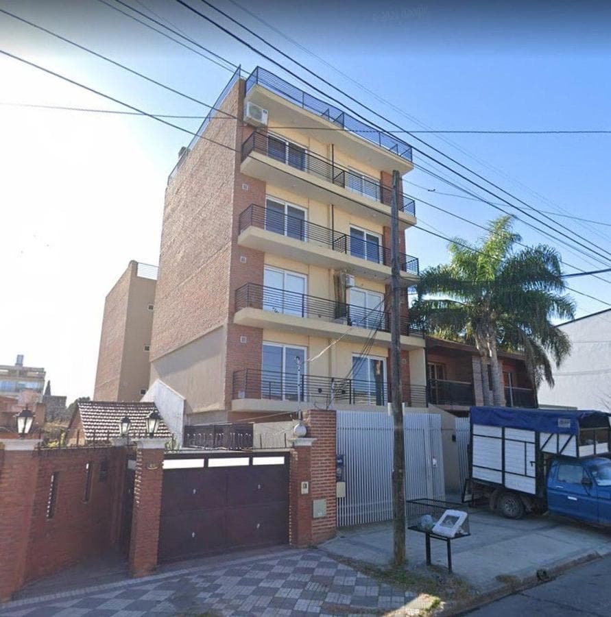 Gran Monoambiente con Cochera y Terraza Propia.