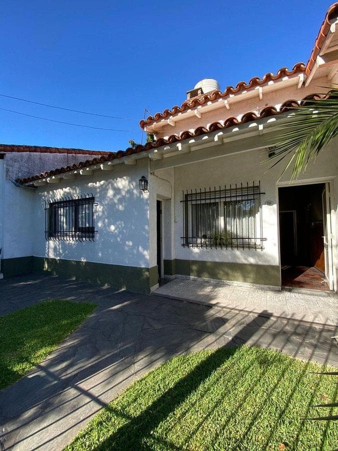 Chalet de 3 ambientes con Departamento en Burzaco