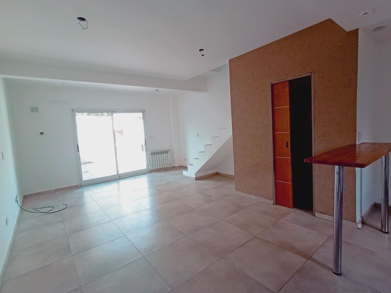 Venta de Dúplex con Patio y Cochera - Apto Crédito
