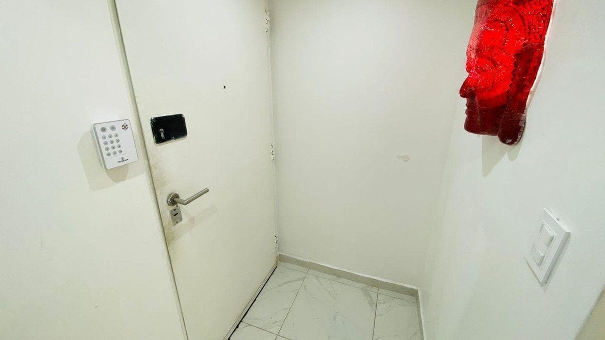 AMPLI0 2-ROOM APARTMENT: SUITABLE FOR PROFESSIONALS AND ELIGIBLE FOR A MORTGAGE