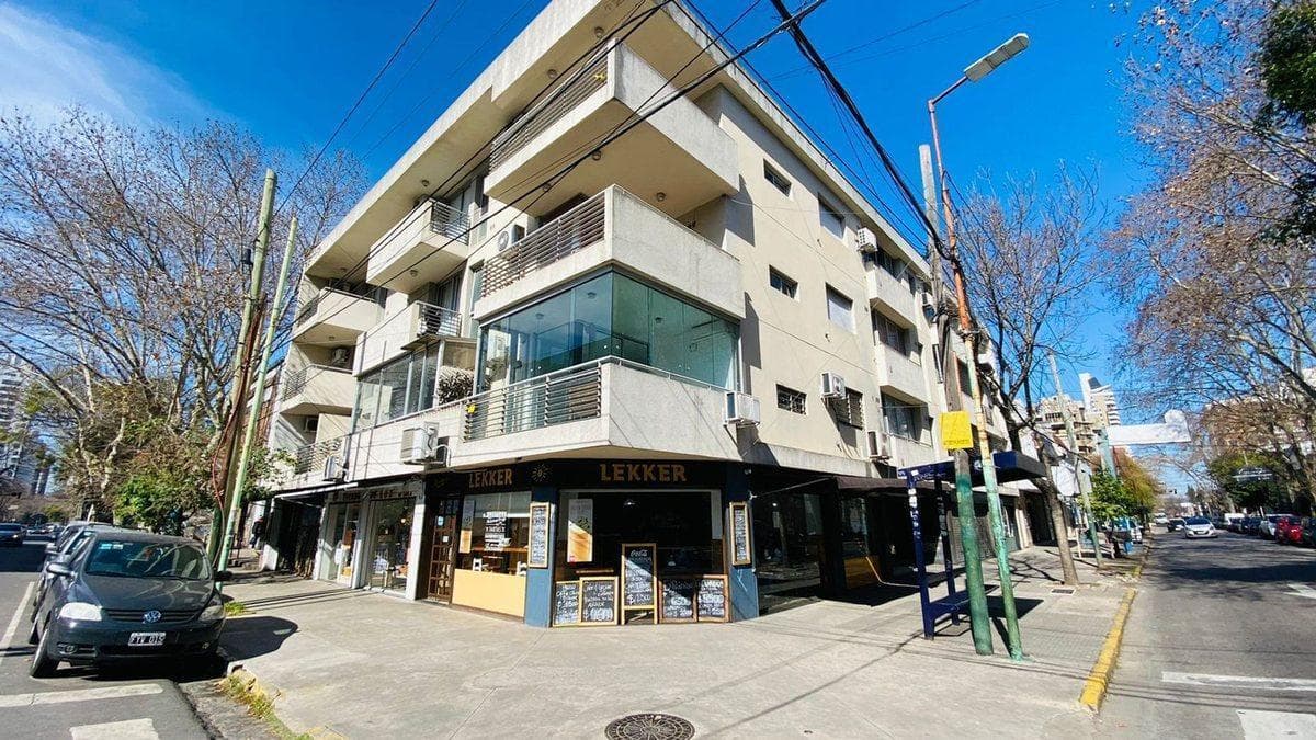 AMPLI0 2-ROOM APARTMENT: SUITABLE FOR PROFESSIONALS AND ELIGIBLE FOR A MORTGAGE