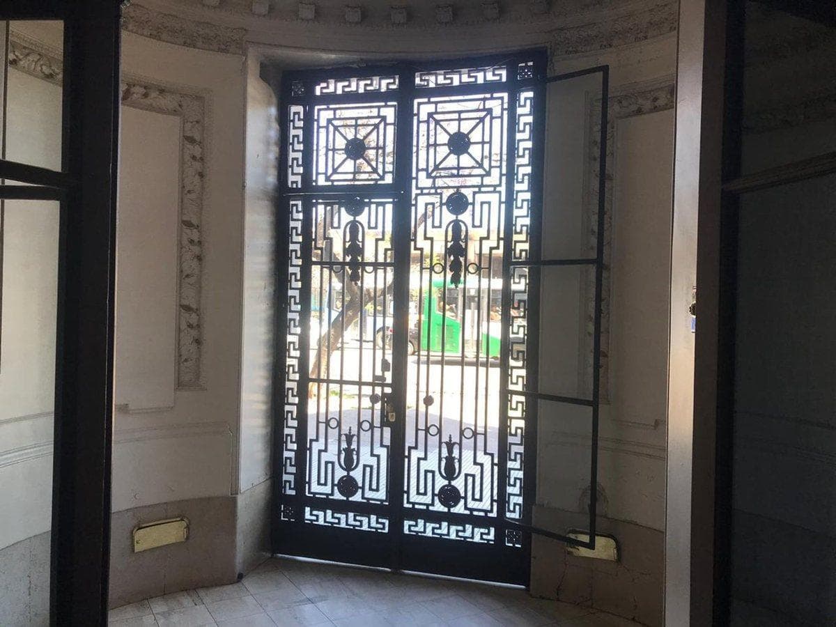 OPPORTUNITY! LARGE 4-BEDROOM APARTMENT IN CONSTITUCIÓN!!!