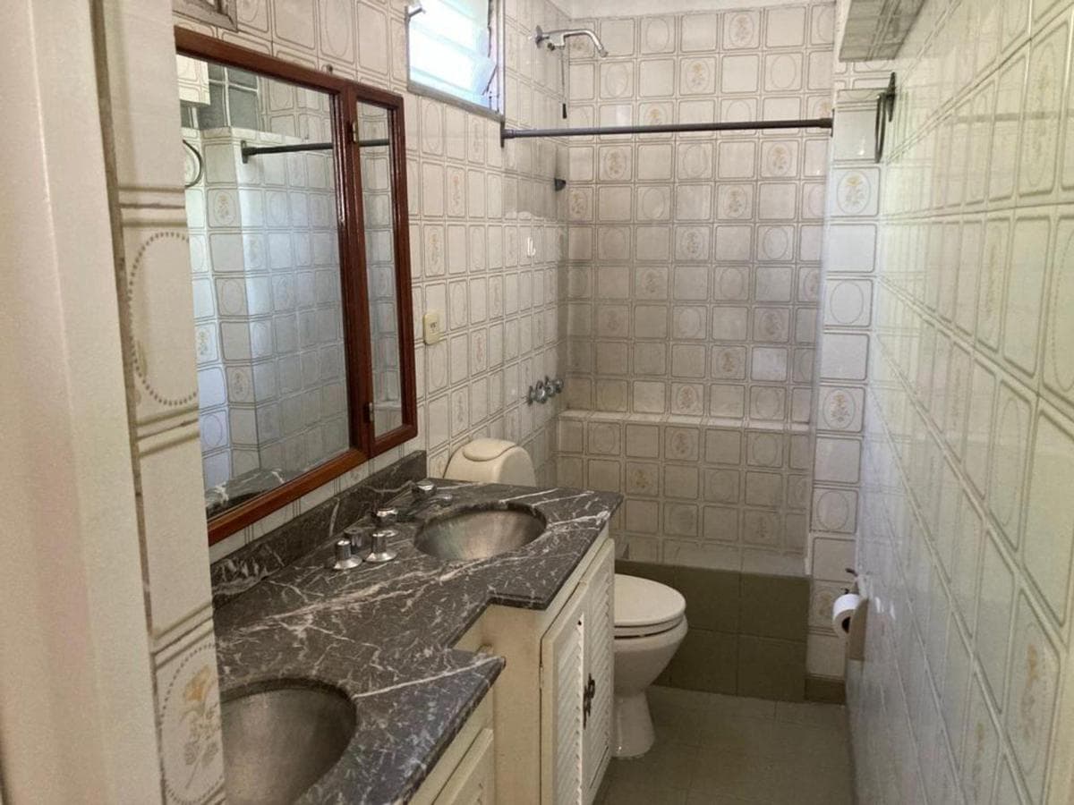 Spacious Apartment in Burzaco, 1 block from the plaza
