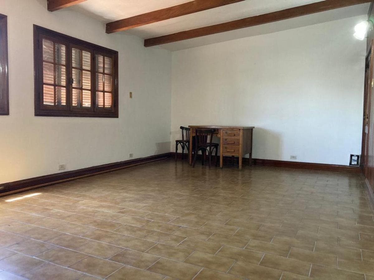 Spacious Apartment in Burzaco, 1 block from the plaza