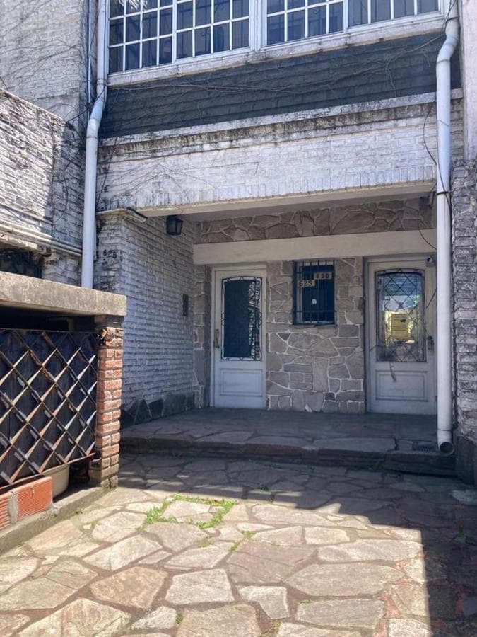 Spacious Apartment in Burzaco, 1 block from the plaza