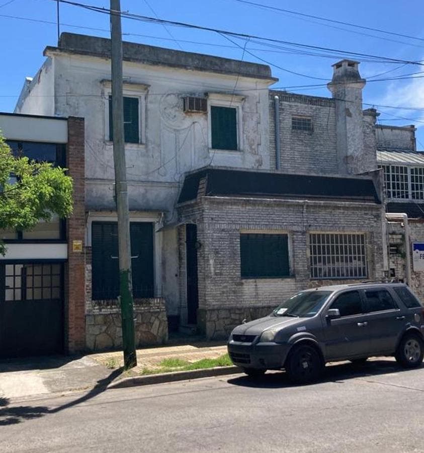 Spacious Apartment in Burzaco, 1 block from the plaza