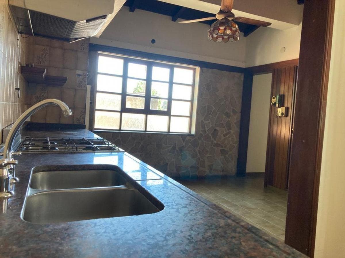 Spacious Apartment in Burzaco, 1 block from the plaza