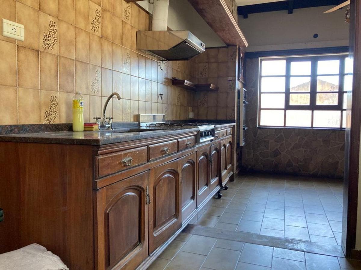 Spacious Apartment in Burzaco, 1 block from the plaza