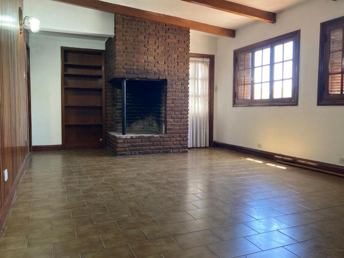 Spacious Apartment in Burzaco, 1 block from the plaza