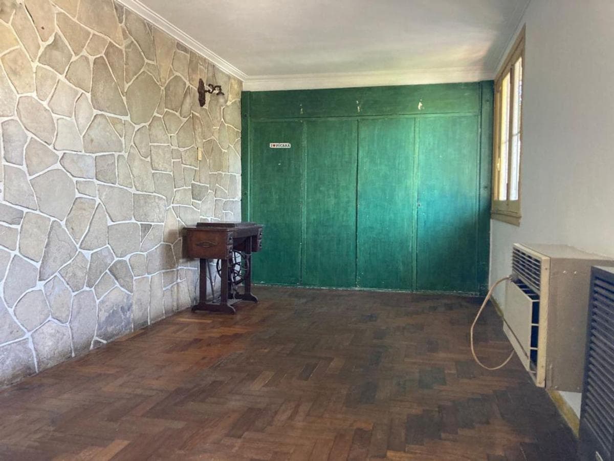 Spacious Apartment in Burzaco, 1 block from the plaza