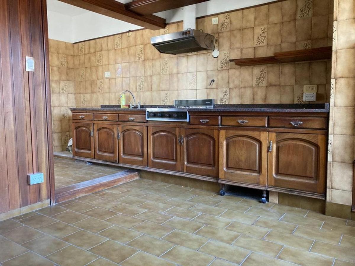 Spacious Apartment in Burzaco, 1 block from the plaza