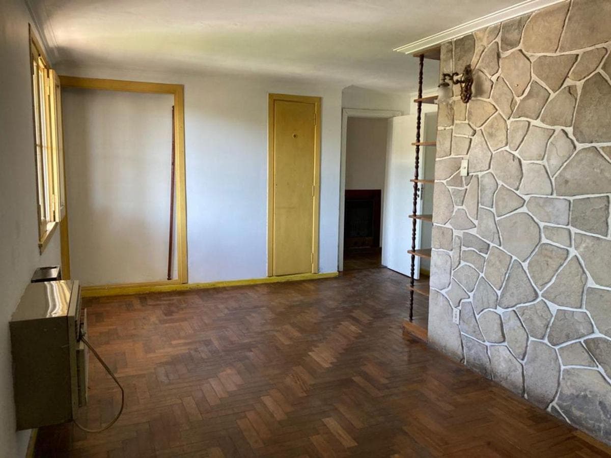 Spacious Apartment in Burzaco, 1 block from the plaza