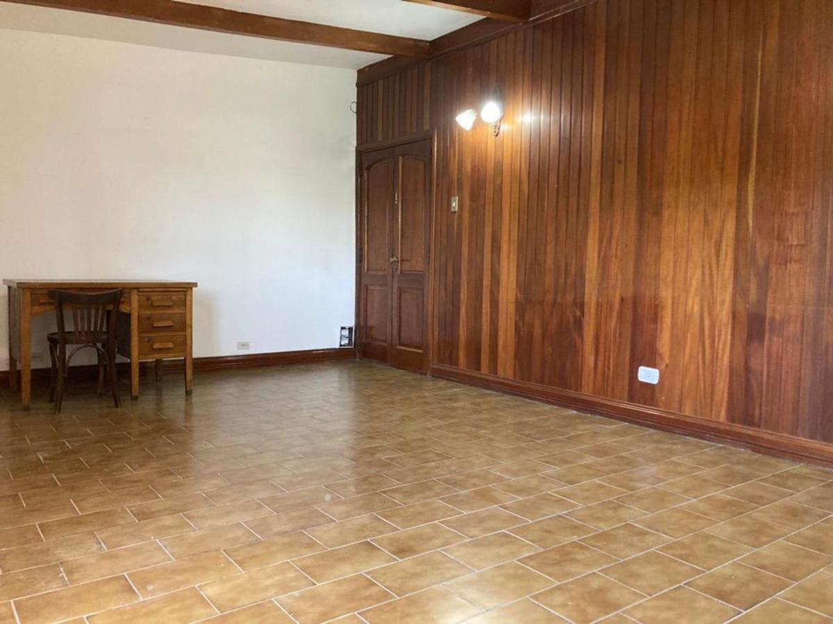 Spacious Apartment in Burzaco, 1 block from the plaza