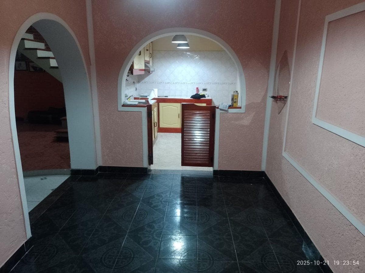 HOUSE FOR SALE WITH 2 BEDROOMS IN THE BACK