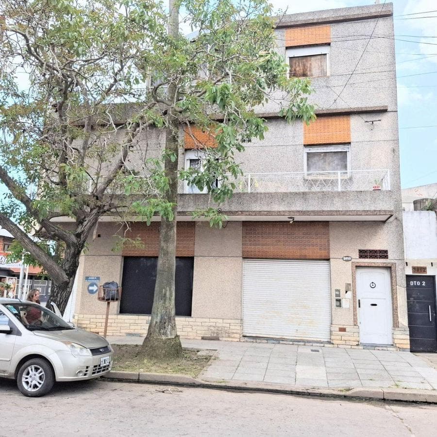 Very spacious house for sale. Lanús East