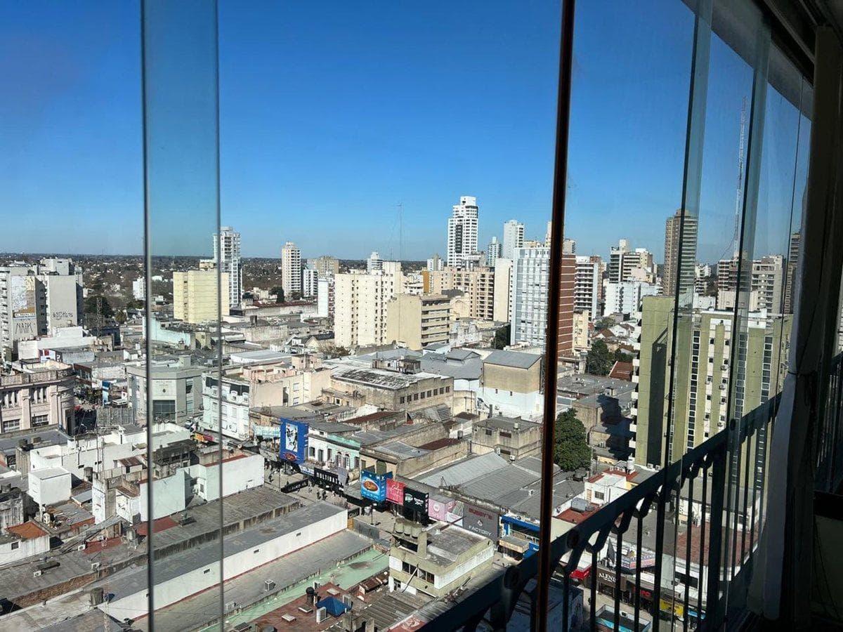 3-ROOM APARTMENT ON CHER STREET — LOMAS CENTRO