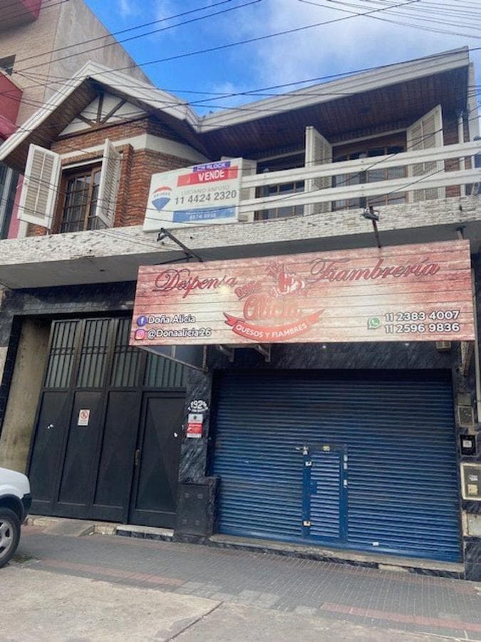 Chalet con Fabrica, Local, Dep 2 Amb y Quincho