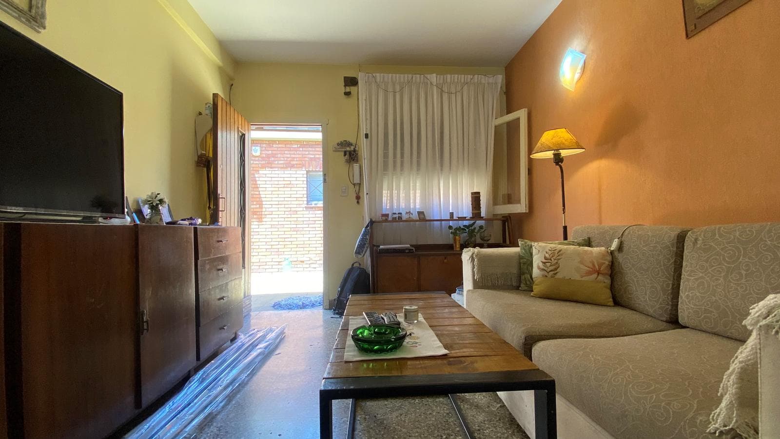 3-ROOM APARTMENT WITH A COURTYARD AND NO MAINTENANCE FEES