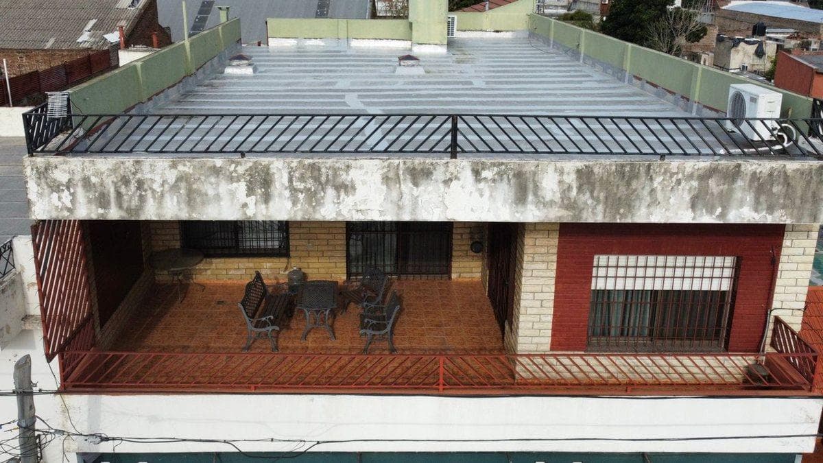 Local Comercial + Departamento de 4 Amb + Galpón