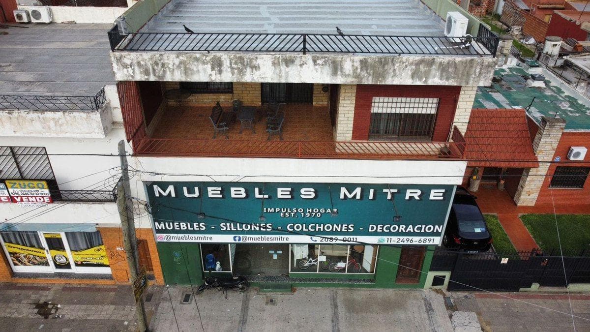 Local Comercial + Departamento de 4 Amb + Galpón