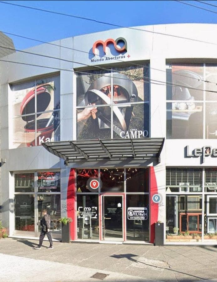 COMMERCIAL SPACE Excellent location on Av. H. Yrigoyen